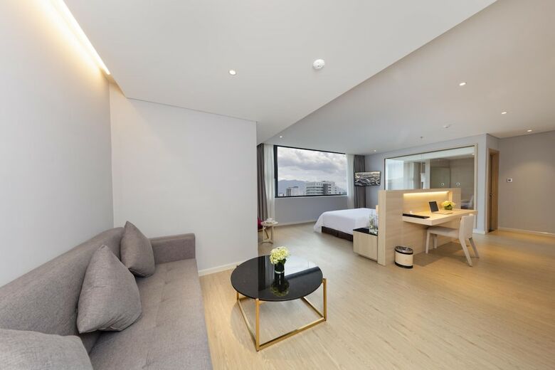 Dqua Hotel And Apartment