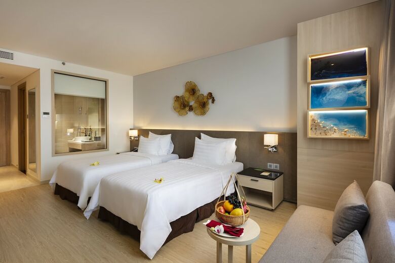 Dqua Hotel And Apartment