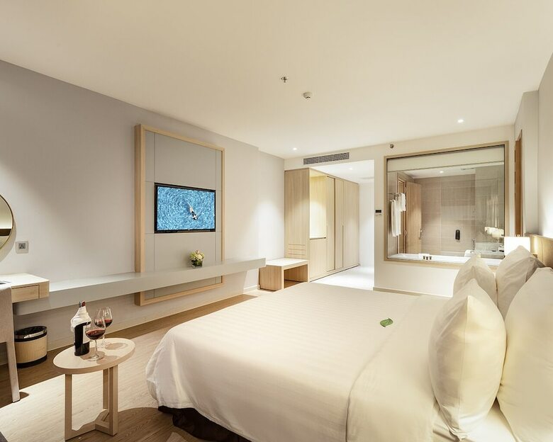 Dqua Hotel And Apartment