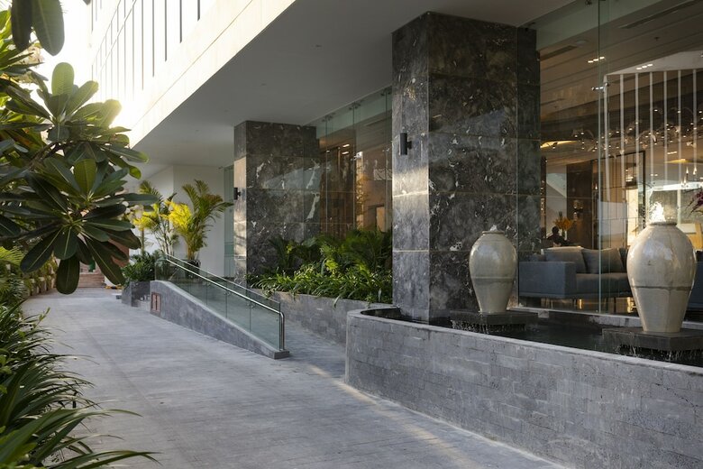 Dqua Hotel And Apartment