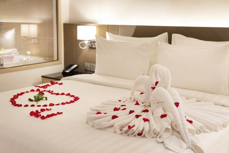 Dqua Hotel And Apartment