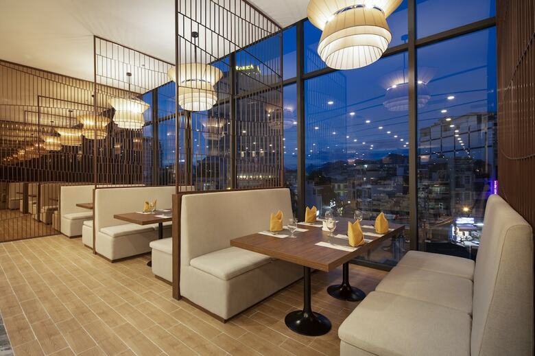 Dqua Hotel And Apartment