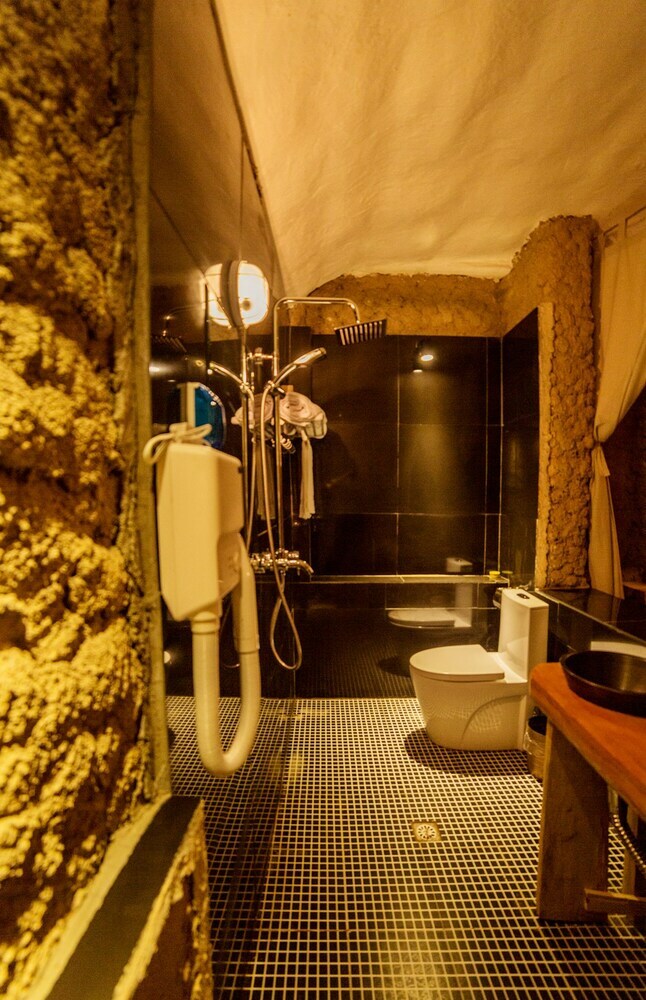 Posada Yi's Branch Yard