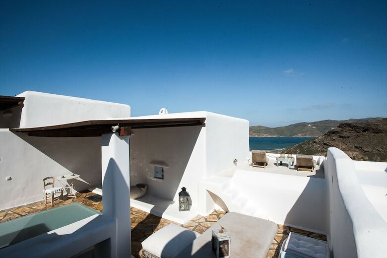 Beautiful Villa At Panormos