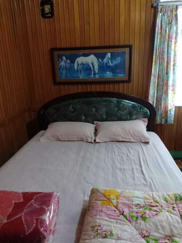Bed & Breakfast Arut Riverside Orangutan Guest House