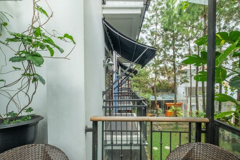 Hotel Capital O 852 The Silk At Dago