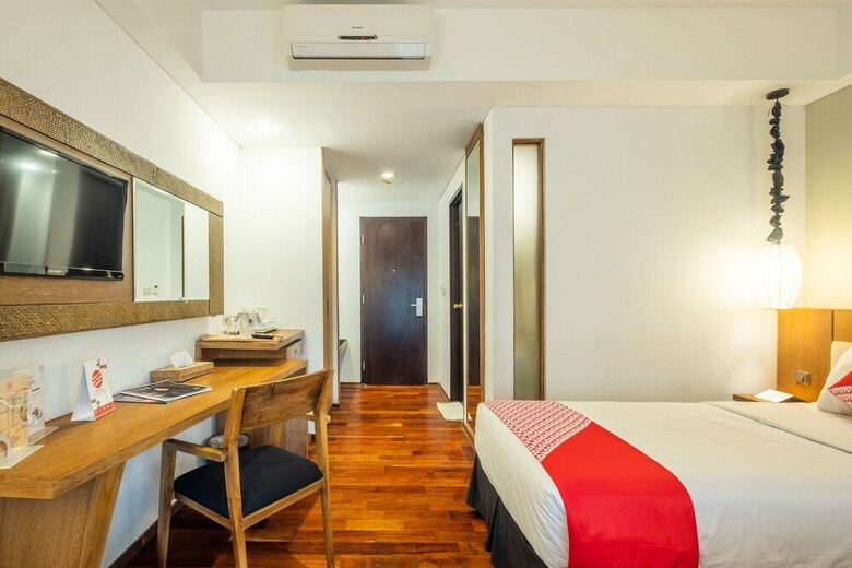 Hotel Capital O 852 The Silk At Dago