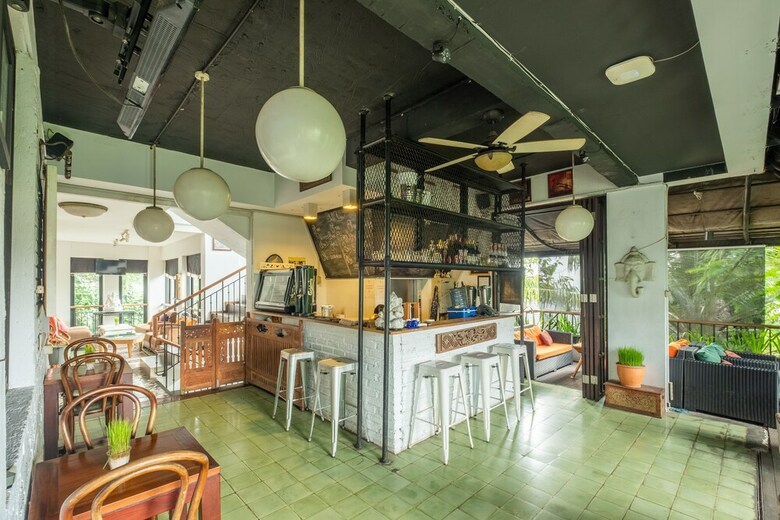 Hotel Capital O 852 The Silk At Dago