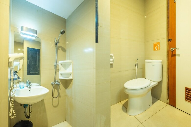 Hotel Capital O 852 The Silk At Dago