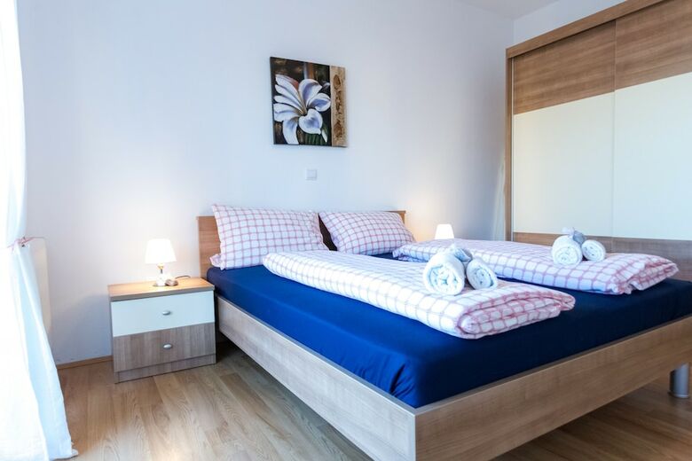 Apartments Lara & Luka