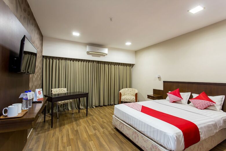 Capital O 769 City Hotel