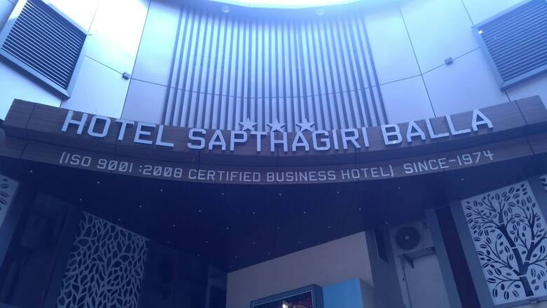 Hotel Iroomz Sapthagiri Balla