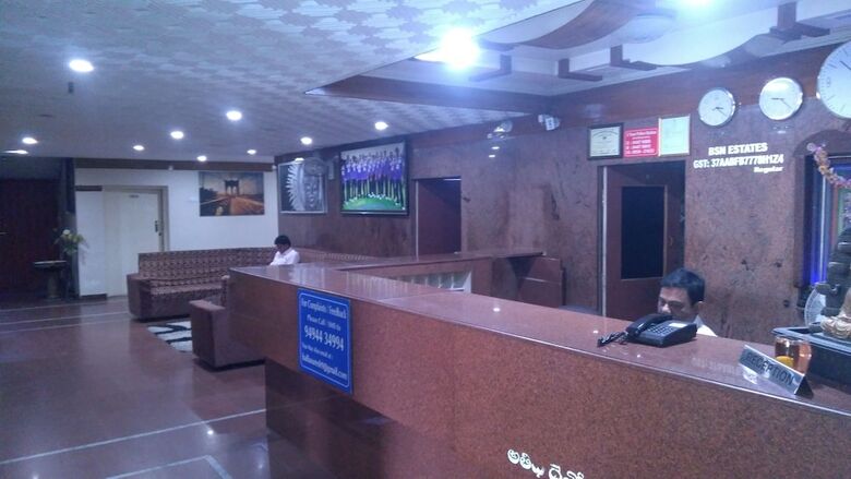 Hotel Iroomz Sapthagiri Balla