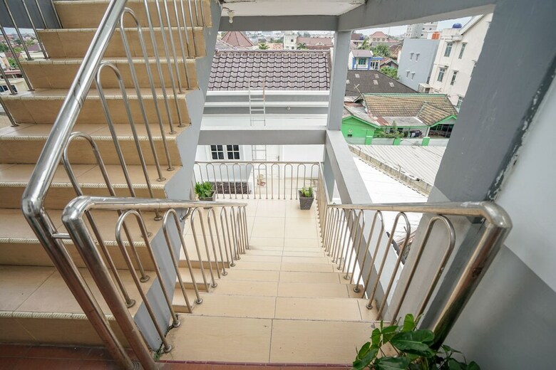 Hotel Oyo 699 Amelia Kost