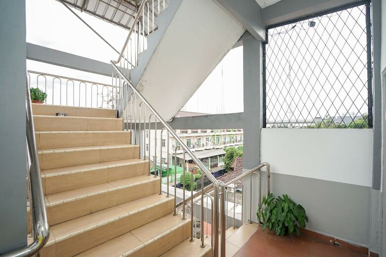 Hotel Oyo 699 Amelia Kost