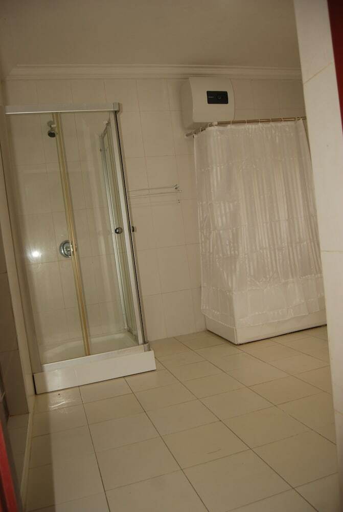 Kings Court Apartment