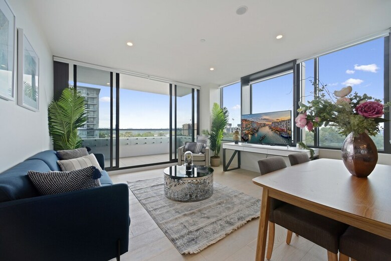 New Contemporary Apartment Near Macquarie Centre