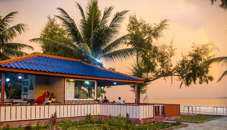 Hotel Scarlet Sails Resort