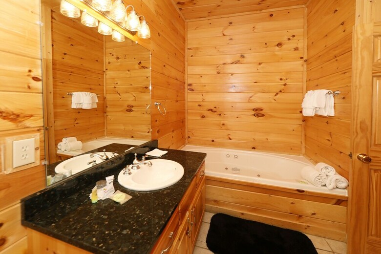 Majestic Mountain Pool Lodge - Seven Bedroom Cabin