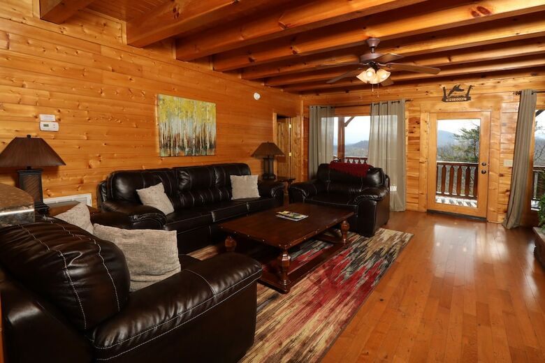 Ridgetop Theatre Lodge - Six Bedroom Cabin