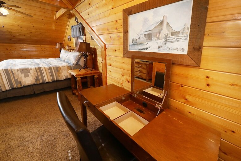 Ridgetop Theatre Lodge - Six Bedroom Cabin