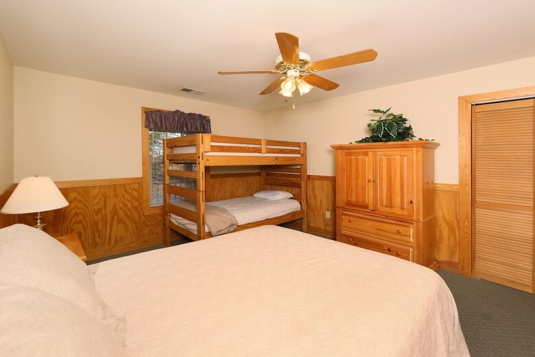 Magnolia Place 5 - Eight Bedroom Chalet
