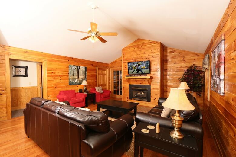 Holly Grove 1 - Three Bedroom Chalet
