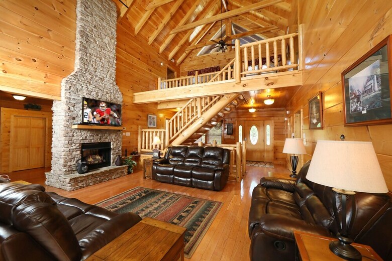 Majestic Manor - Five Bedroom Cabin