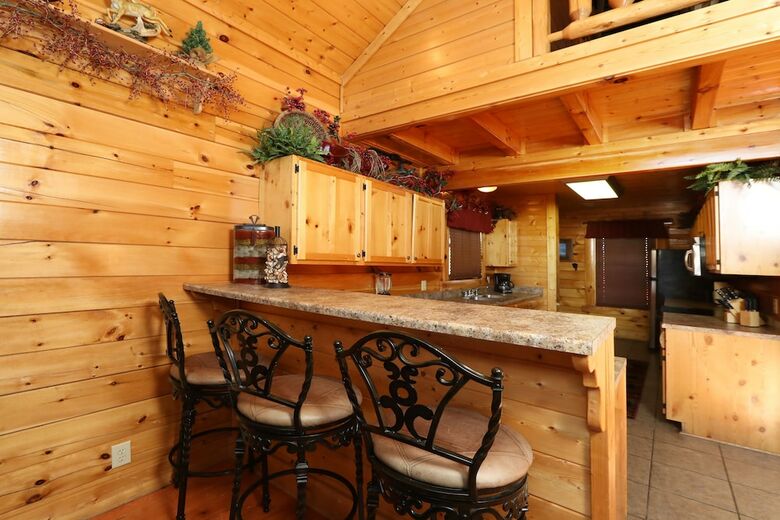 Bearadise In The Smokies - Two Bedroom Cabin