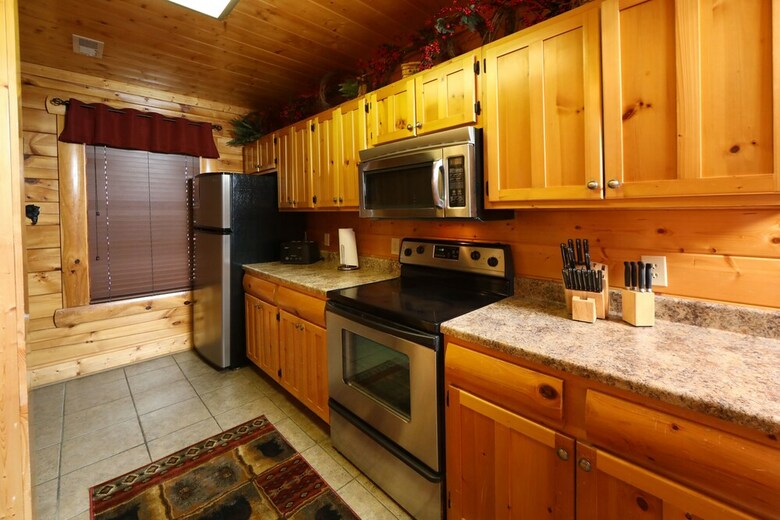 Bearadise In The Smokies - Two Bedroom Cabin