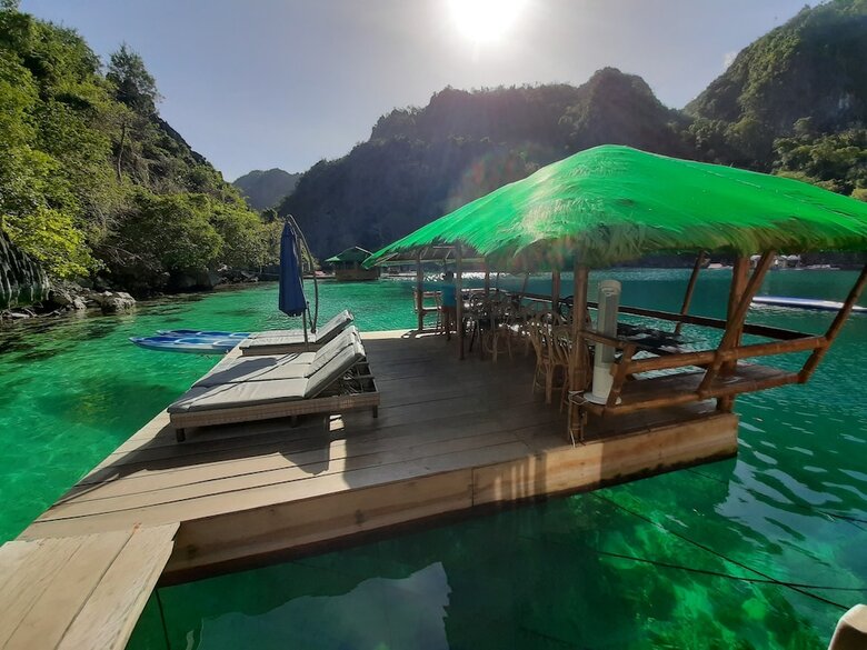 Hotel Paolyn Floating House Restaurant