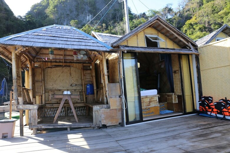 Hotel Paolyn Floating House Restaurant