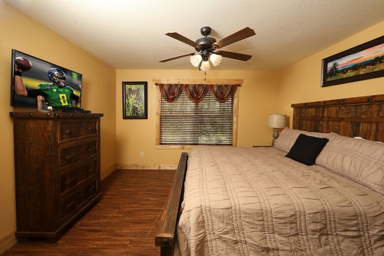 Movie Diveinn - Four Bedroom Chalet
