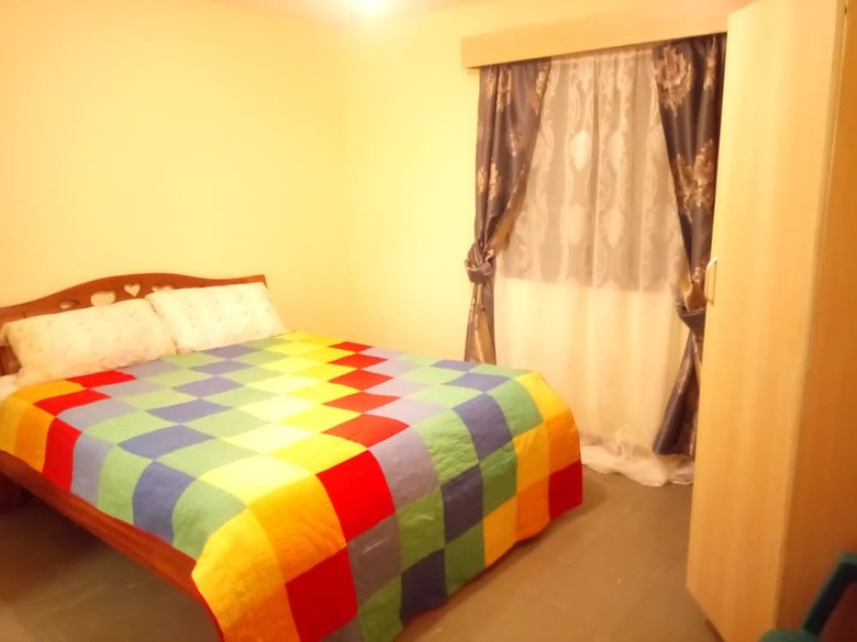 Exquisite Airport Apartment