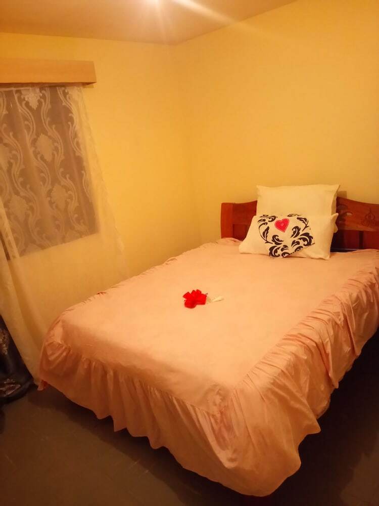 Exquisite Airport Apartment