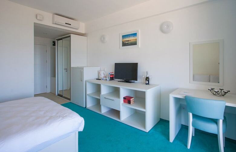 Hotel Atrium By The Blaxy - All Inclusive