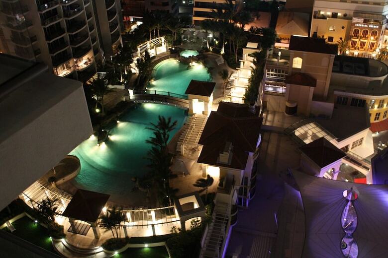 Apartamentos Peep Sleep Chevron Towers