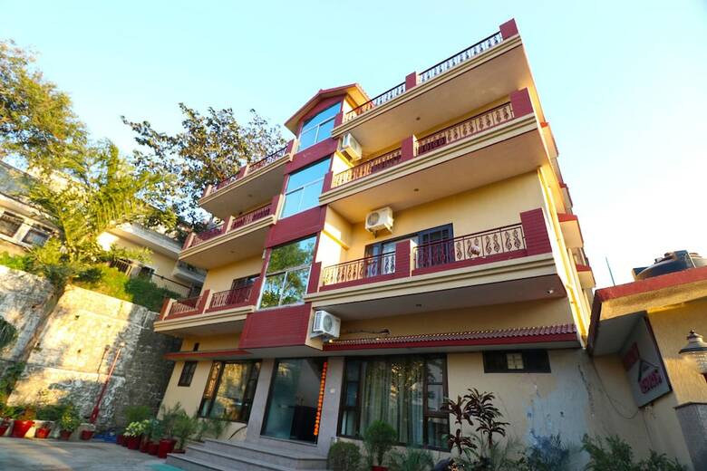 Hotel Oyo 24974 Bharat Resort