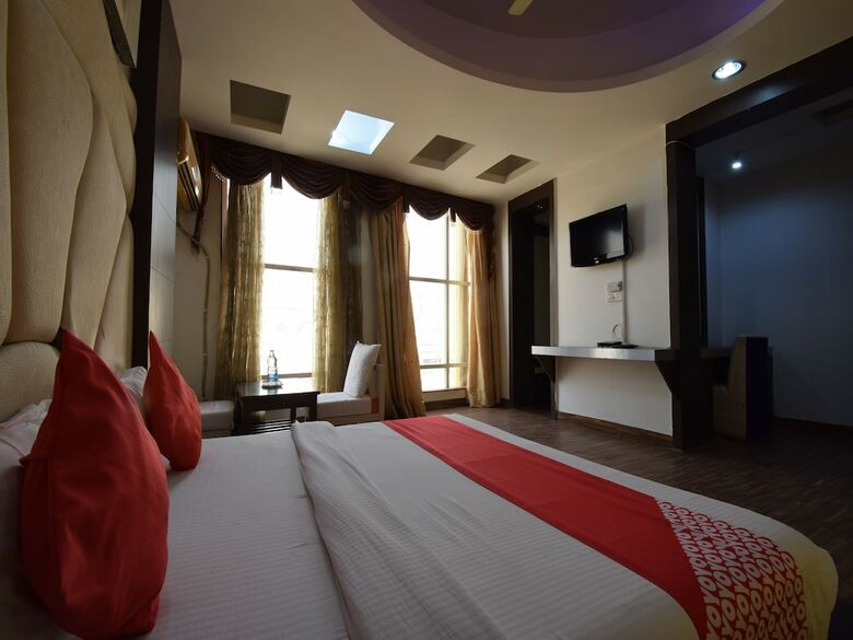 Oyo 35998 Hotel Paonta Valley