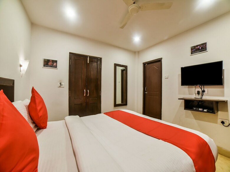 Hotel Oyo 30582 Lazy Holidays