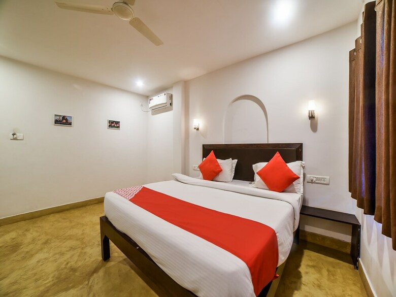 Hotel Oyo 30582 Lazy Holidays
