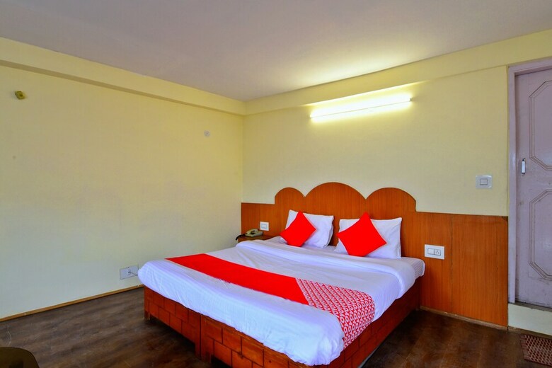 Oyo 30387 Pine View Hotel Manali �??