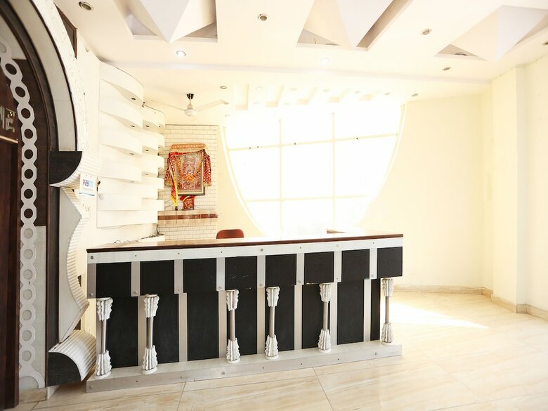 Oyo 30845 Hotel Welcome