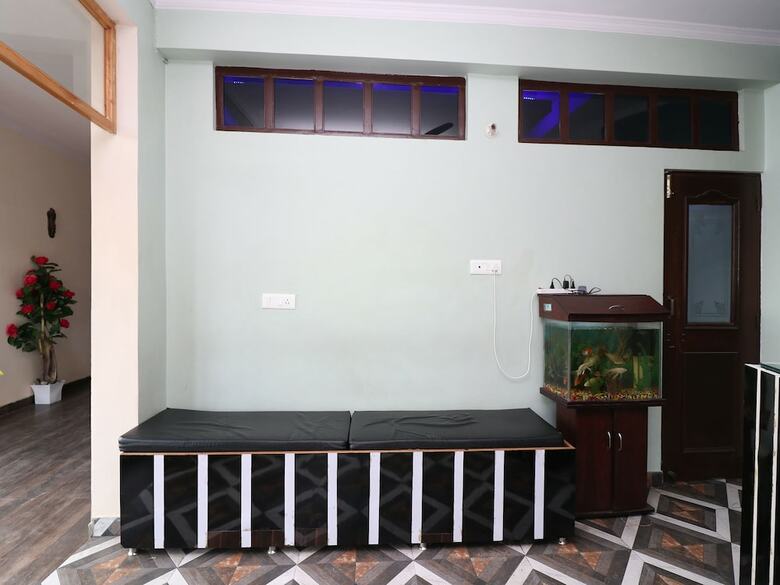 Hotel Oyo 19123 Sunshine Guest House