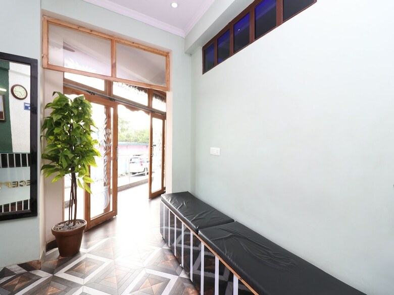 Hotel Oyo 19123 Sunshine Guest House