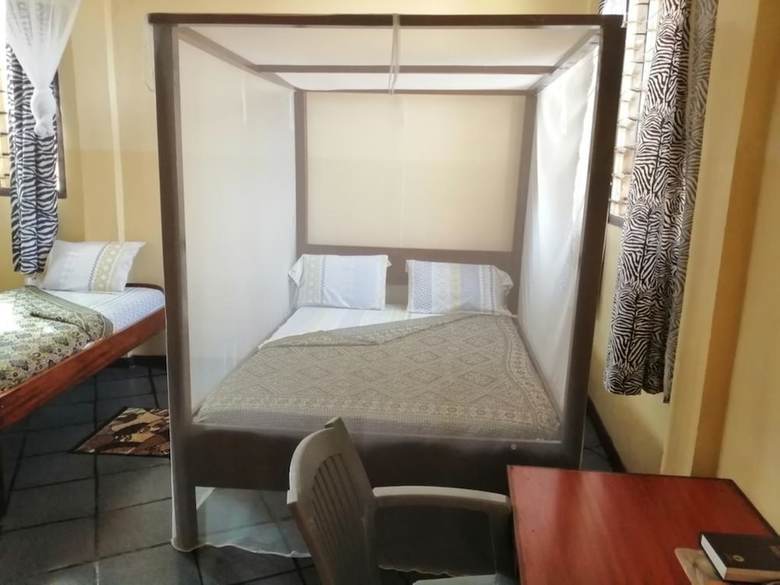 Hotel Diani Travelers Guest House