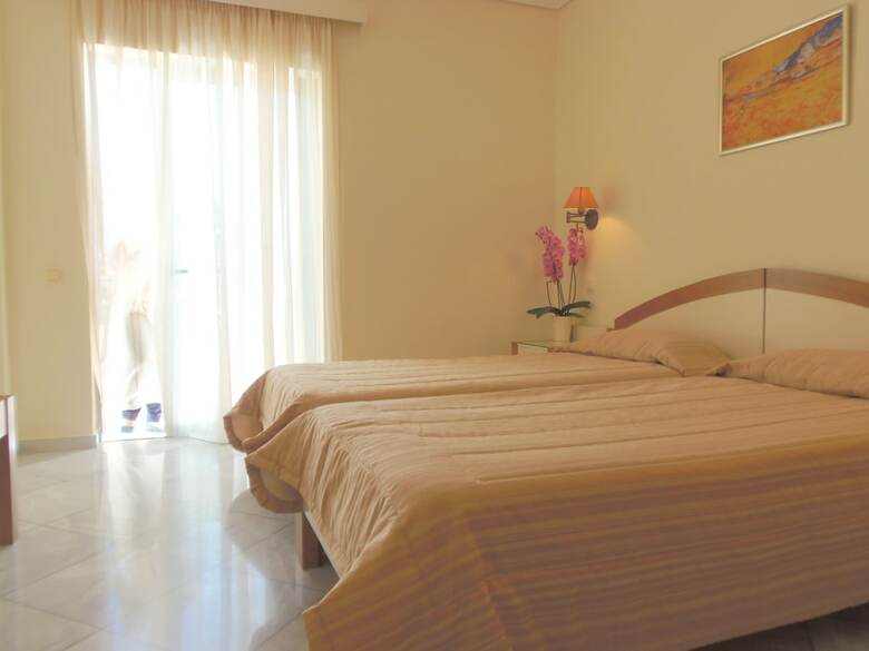 Yakinthos Hotel
