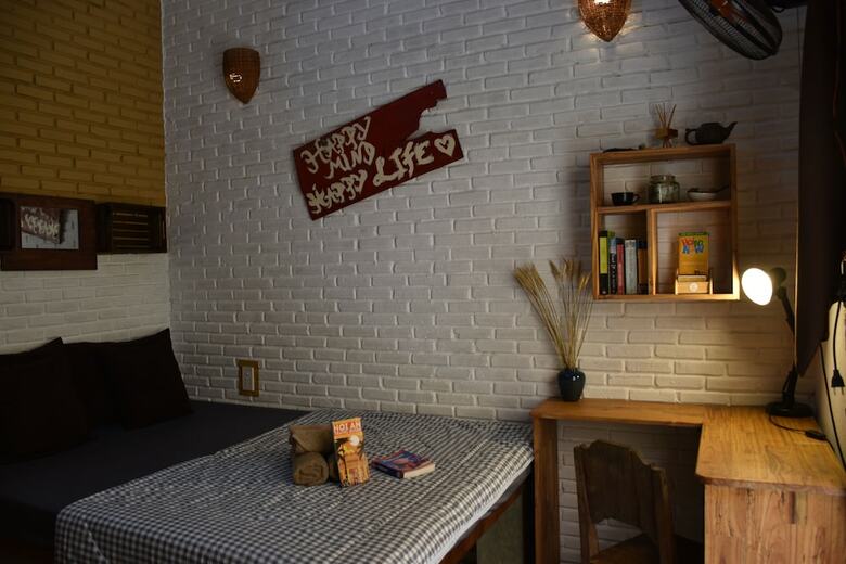 Hotel The Happy Bird B&B