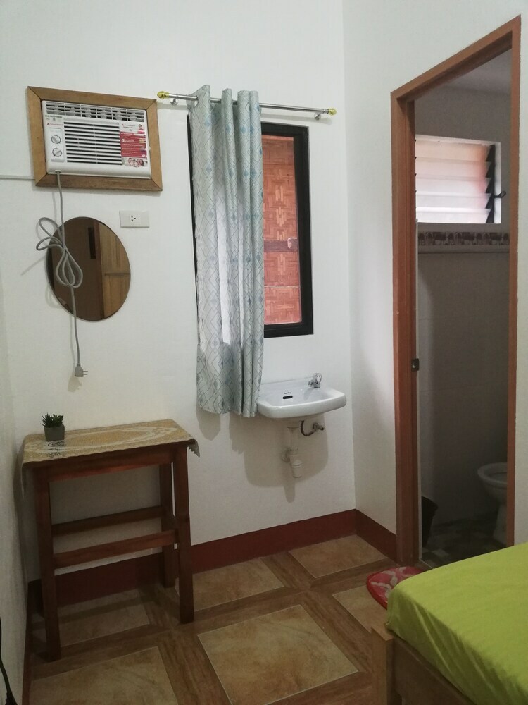 Hostal Yolly's Tourist Inn - Hostel
