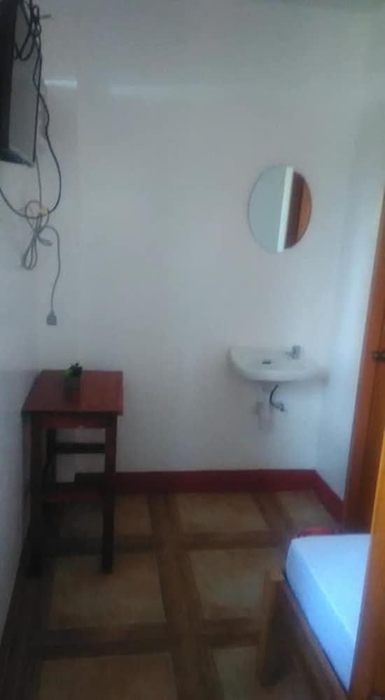 Hostal Yolly's Tourist Inn - Hostel